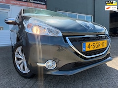 Peugeot 208 - 1.2 VTi Urban Soul van 1ste Eig met parkeersensoren en navigatie en bluetooth en airco