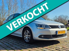 Volkswagen Jetta - 1.2 TSI Trendline 1e eigenaar volledig onderhouden carplay achteruit camera navigatie airc