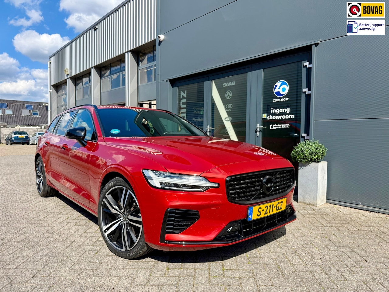 Volvo V60 - 2.0 T8 Recharge AWD R-Design 2.0 T8 Recharge AWD R-Design - AutoWereld.nl
