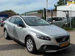 Volvo V40 Cross Country - 1.5 T3 Momentum Automaat zeer netjes navigatie parkeer sensor cruis control