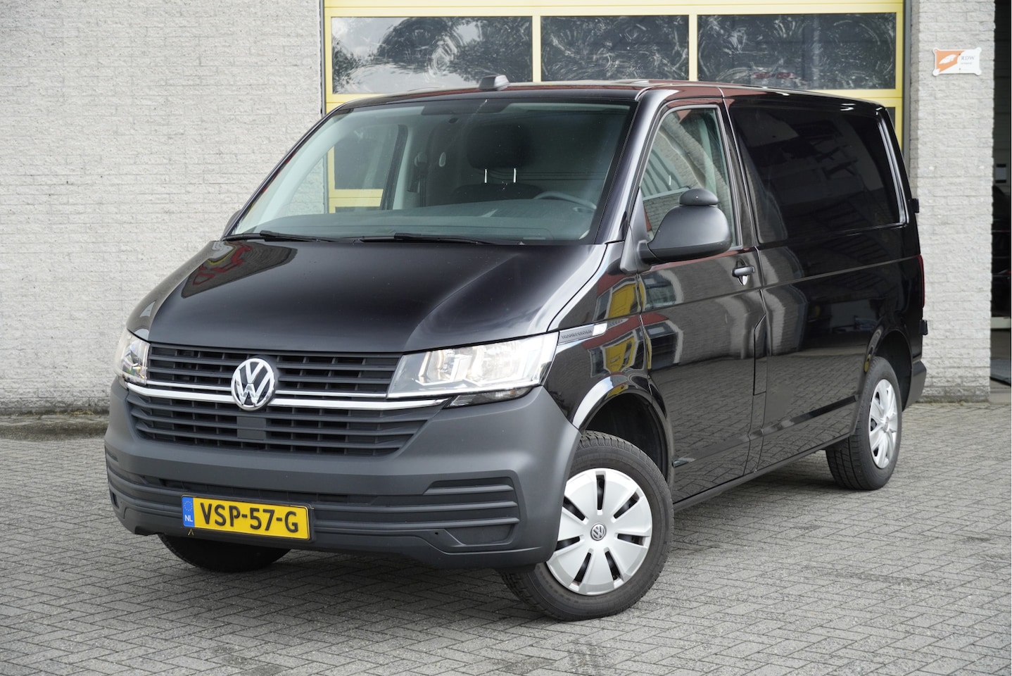 Volkswagen Transporter - 2.0 TDI L1H1 BJ2022 Pdc | Achteruitrijcamera | App-Connect | Airco | Cruise control | Acht - AutoWereld.nl