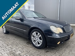 Mercedes-Benz C-klasse - 180 K. AUTOMAAT AIRCO NAVI APK: Nieuw bij aflevering