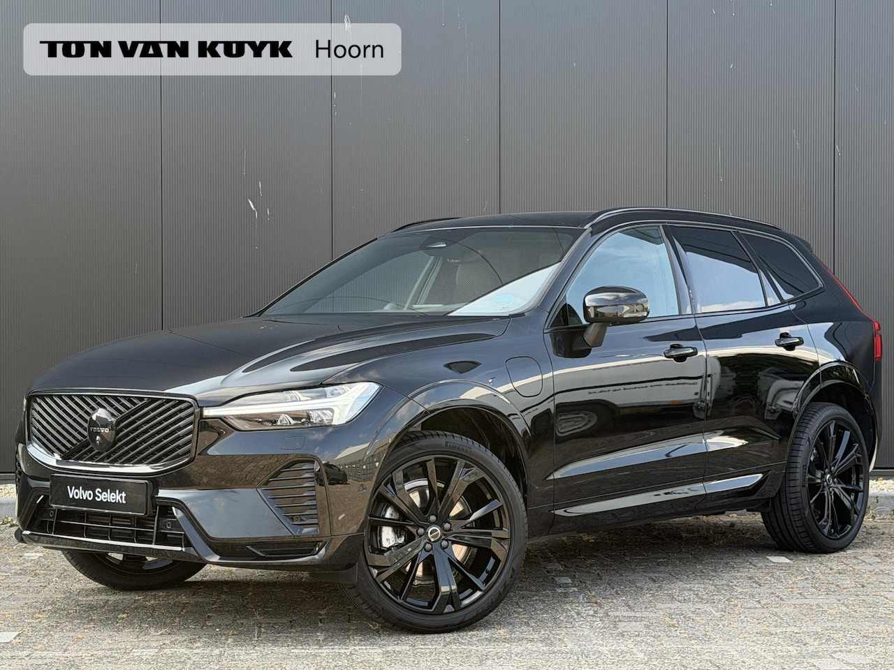 Volvo XC60 - 2.0 T8 Plug-in hybrid AWD Ultra Black Edition Trekhaak / Panorama dak / Bowers & Wilkins / - AutoWereld.nl
