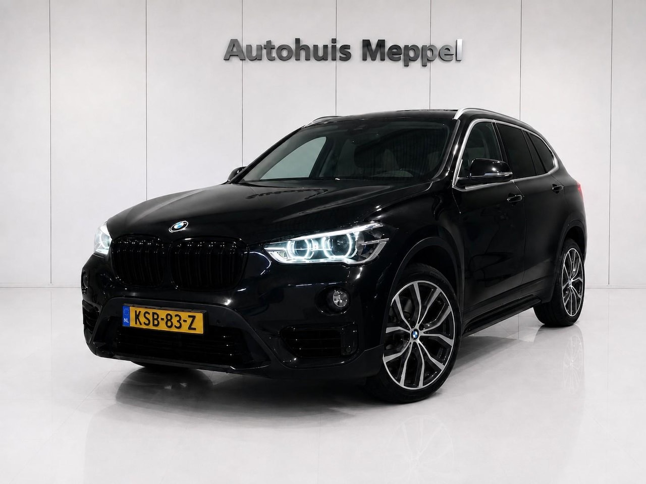 BMW X1 - sDrive20i Sport-Line LED HiFiSound M-leerstuurwiel PDC - AutoWereld.nl