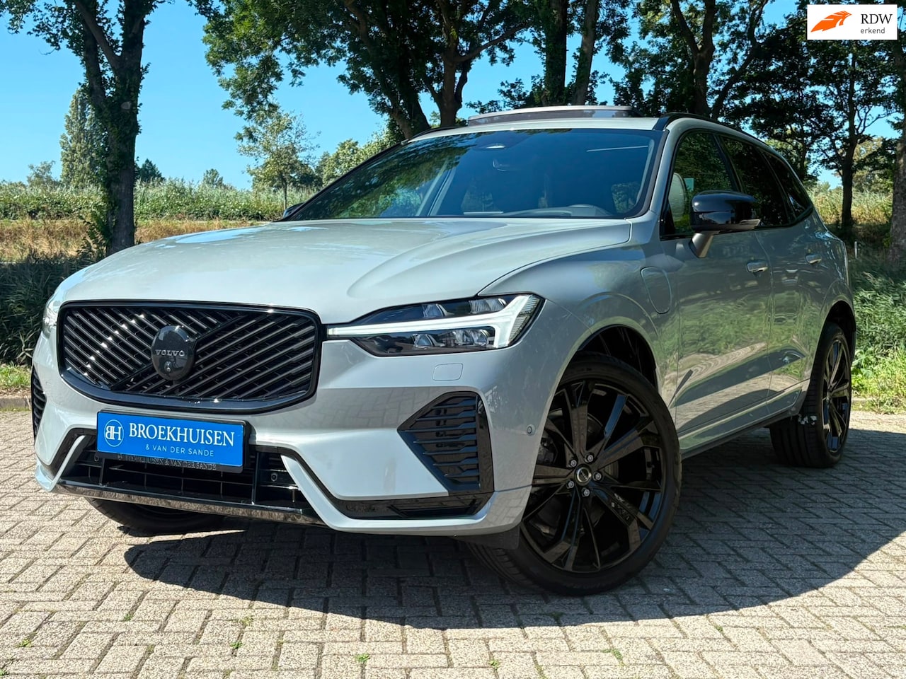 Volvo XC60 - 2.0 T8 Plug-in hybrid AWD NW MODEL Ultra Black Edition 455pk Luchtvering / 21inc / Trekhaa - AutoWereld.nl