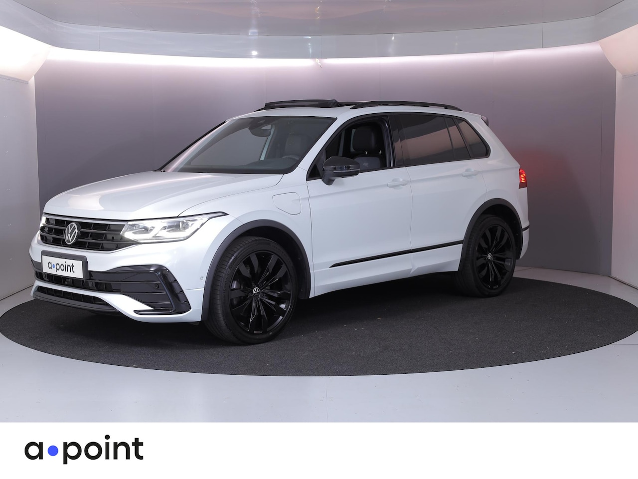 Volkswagen Tiguan - 1.4 TSI eHybrid R-Line Business 245 pk Automaat (DSG) | Navigatie | Panoramadak | Trekhaak - AutoWereld.nl