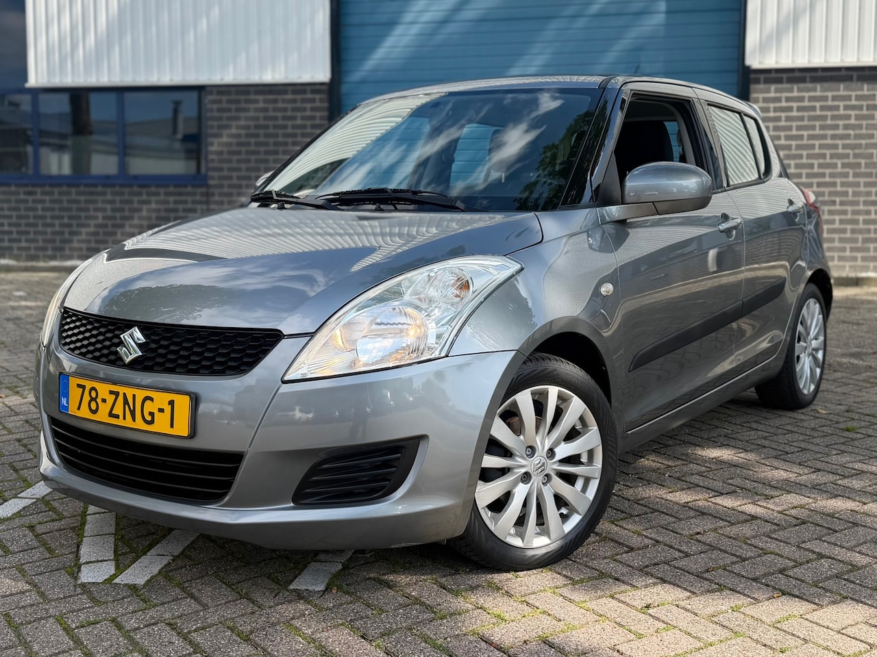 Suzuki Swift - 1.2 Bandit EASSS * BOMVOL OPTIES * NIEUWE DISTRIBUTIEKETTING * 6 MND GARANTIE * - AutoWereld.nl