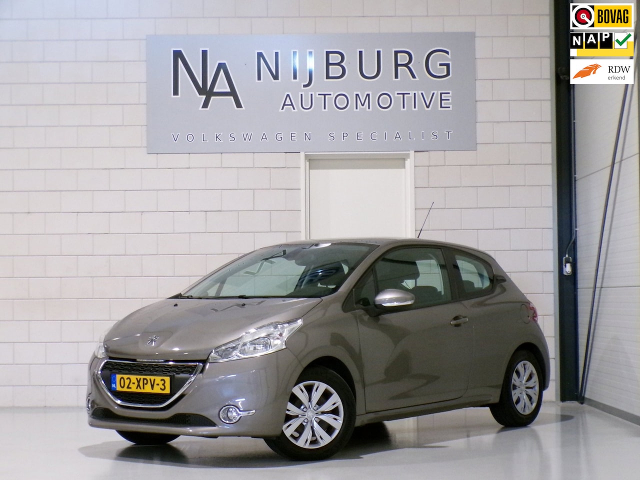 Peugeot 208 - 1.4 VTi 95PK Envy "Origineel NL!" Trekhaak Parkeersensoren Navigatie Bluetooth Cruise Clim - AutoWereld.nl