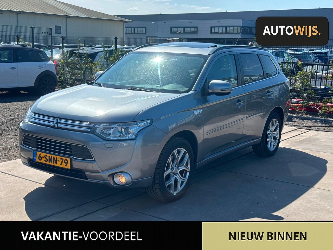 Mitsubishi Outlander - 2.0 PHEV Instyle|LEDER|PANO|CAMERA|TREKHAAK|NAVI - AutoWereld.nl