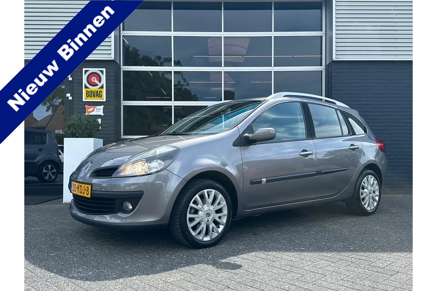 Renault Clio Estate - 1.2 TCE Sélection Business Sport 1.2 TCE Sélection Business Sport, Airco, Cruise, Radio, NAP, APK - AutoWereld.nl