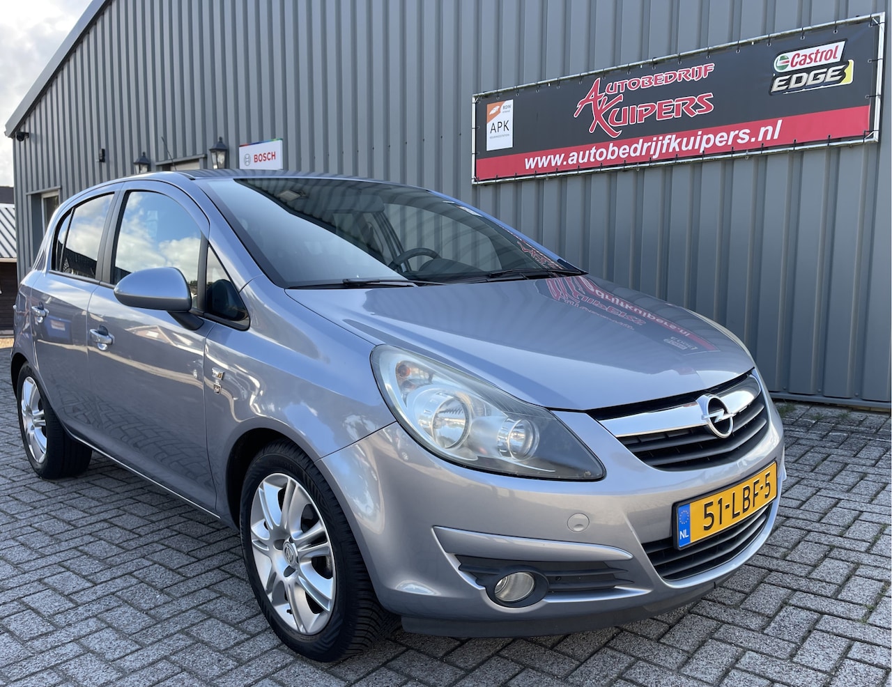 Opel Corsa - 1.4-16V '111' Edition Automaat Airco.Navi.Lm.velgen.Cruise. - AutoWereld.nl