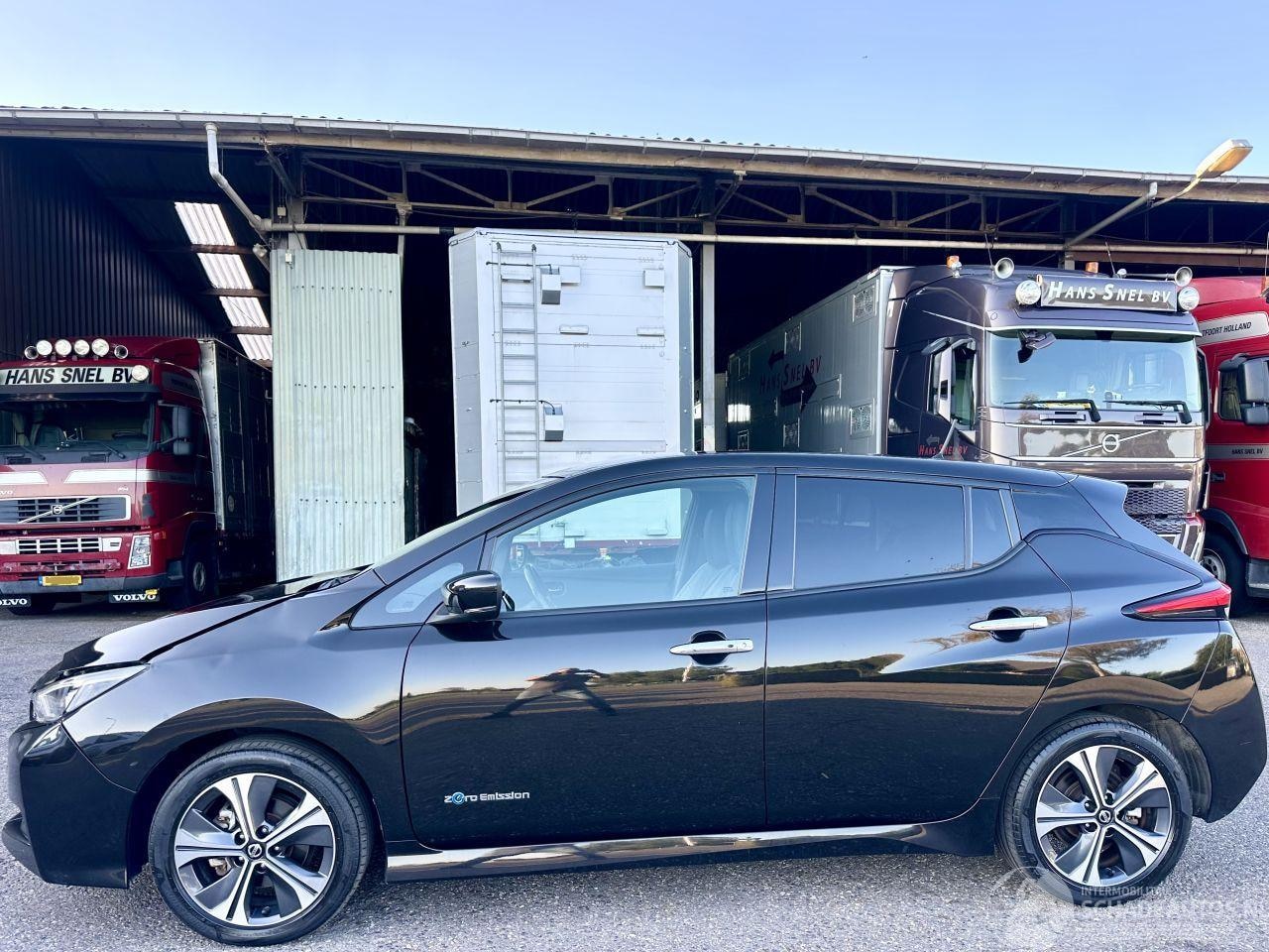 Nissan LEAF - 40kWh 150pk aut Tekna - nap - bose - 360cam - keyless - front + line + side assist - stoel - AutoWereld.nl