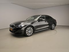 BMW 3-serie - Sedan 320e | LED | HUD | Active cruise | Sportstoelen | Trekhaak | Stoelverwarming | DAB |