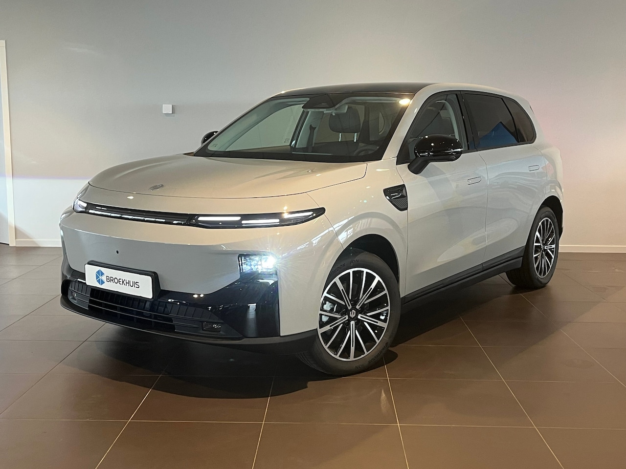 Leapmotor B10 - Design ProMax 67.1 kWh VOORRAAD KORTING €1500,- | 435KM Range | Achteruitrijcamera | Appl - AutoWereld.nl