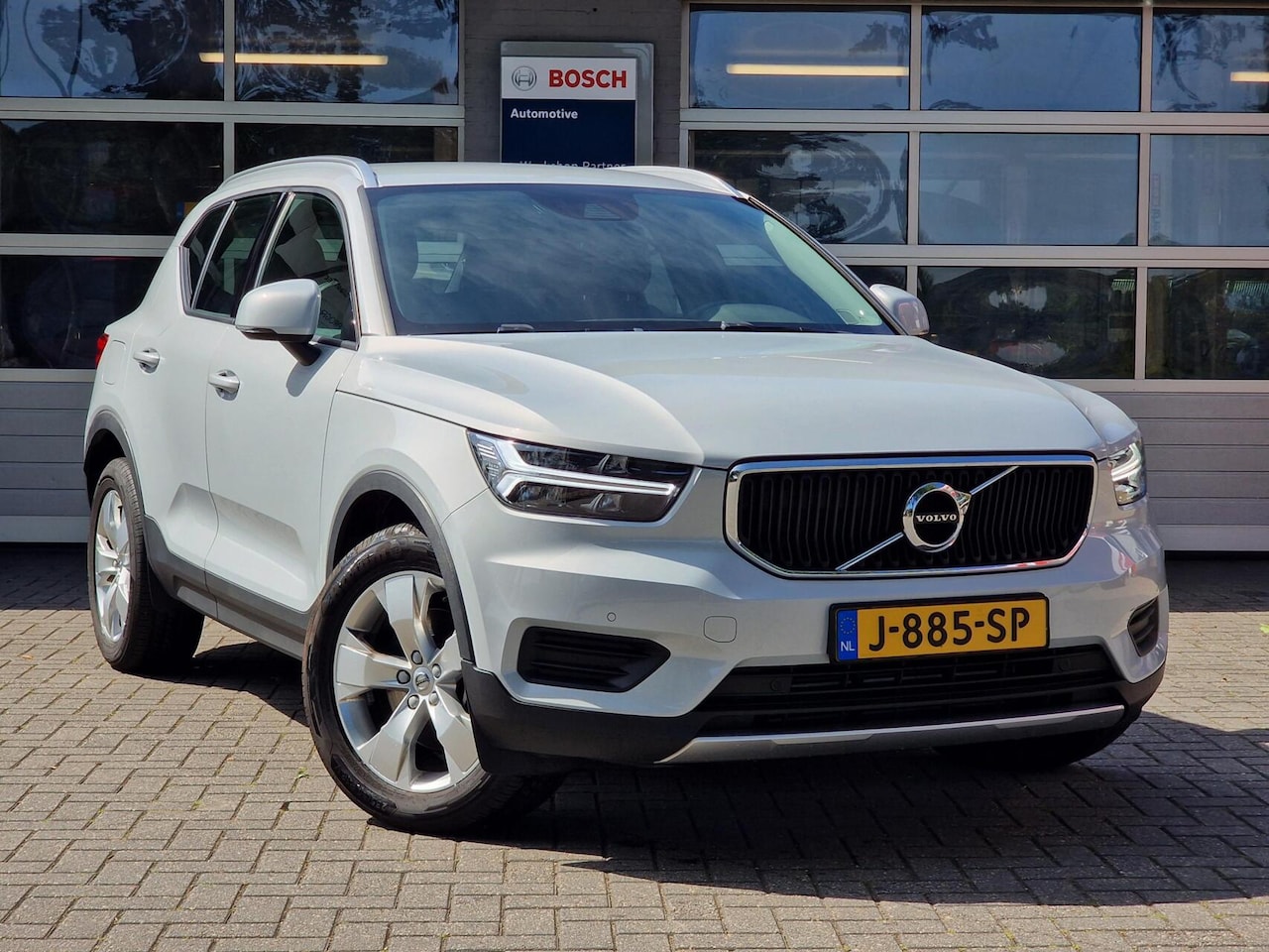Volvo XC40 - 2.0 T4 Momentum Pro|ACC|Carplay|Harman Kardon|Camera|Trekhaak|191PK| - AutoWereld.nl