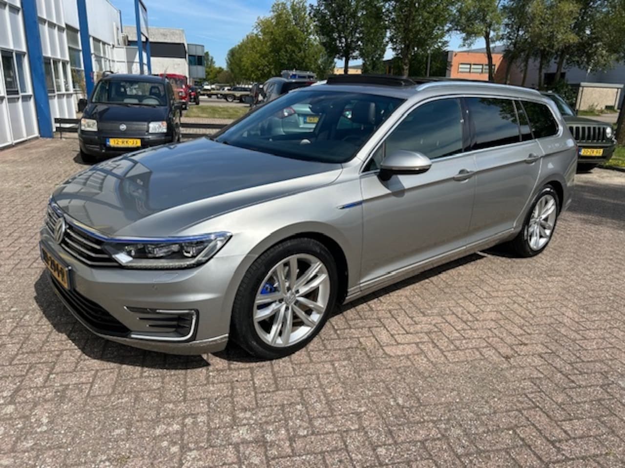 Volkswagen Passat Variant - 1.4 TSI GTE Highline CARPLAY PANO MASSAGE NAP - AutoWereld.nl