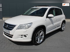 Volkswagen Tiguan - 2.0 TSI R-Line 4Motion SCHUIFDAK TREKHAAK NAVIGATIE