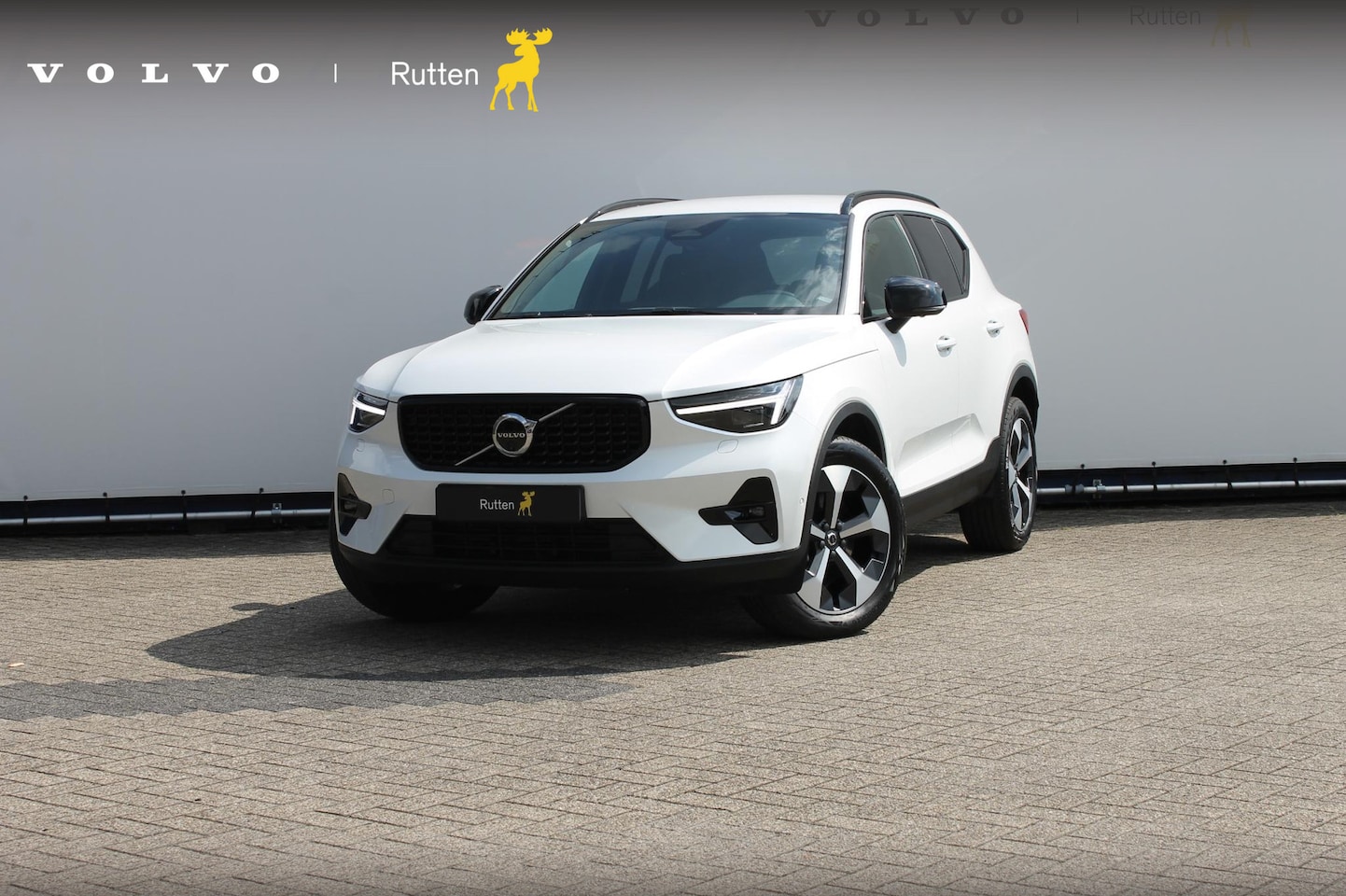 Volvo XC40 - B3 177PK Automaat Plus Dark Google infotainment / Draadloos telefoon opladen / Elektrisch - AutoWereld.nl