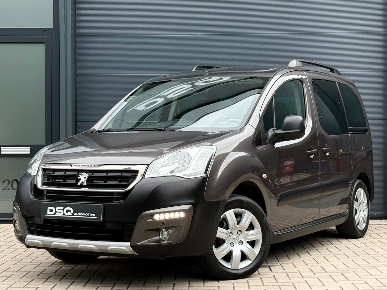 Peugeot Partner Tepee - 1.2 PureTech Active 1.2 PureTech Active - AutoWereld.nl