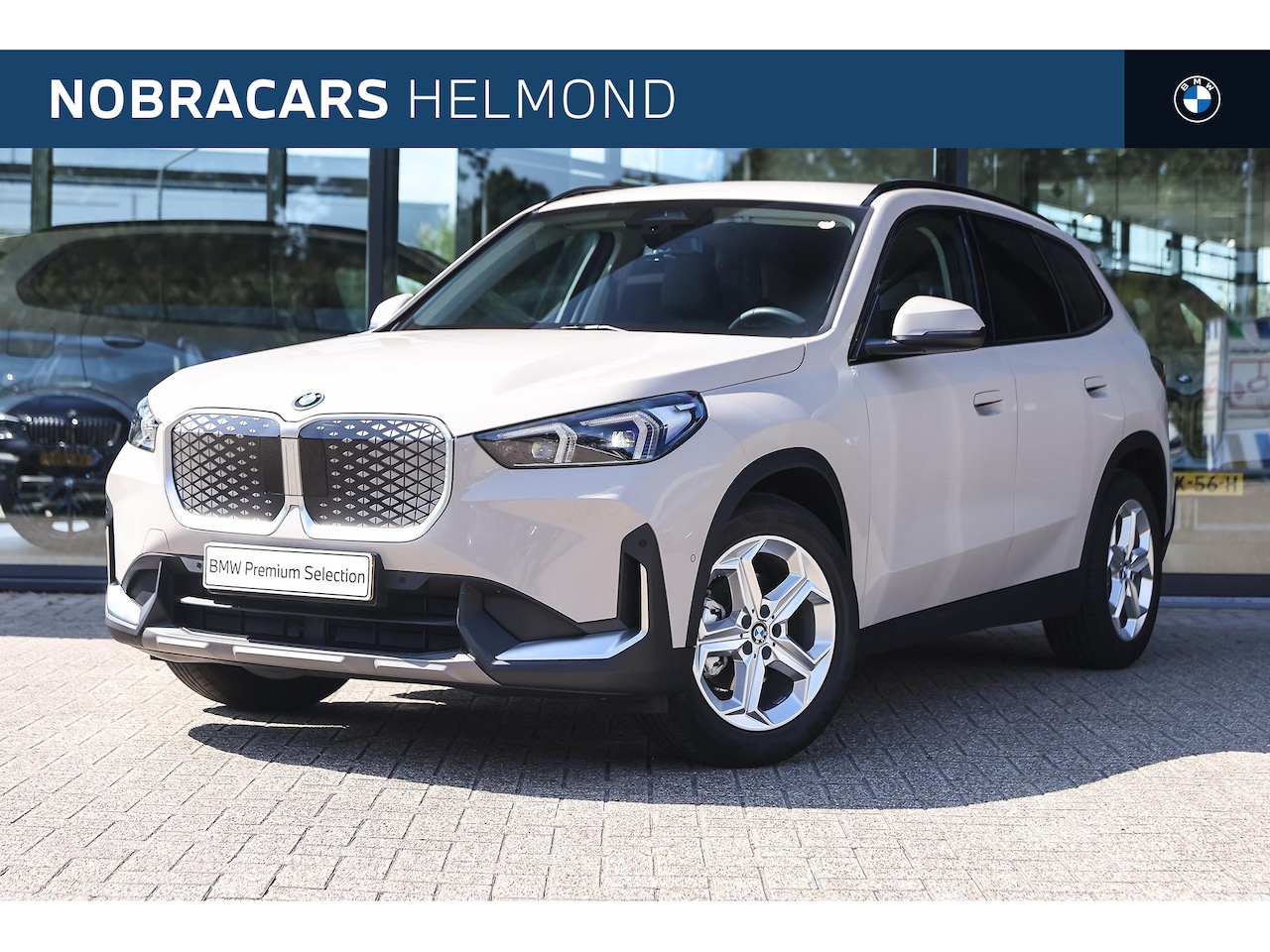 BMW iX1 - eDrive20 / Achteruitrijcamera / Adaptieve LED / Comfort Access / Stoelverwarming - AutoWereld.nl