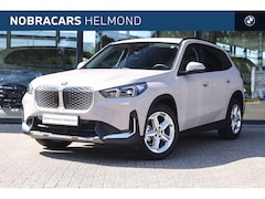 BMW iX1 - eDrive20 / Achteruitrijcamera / Adaptieve LED / Comfort Access / Stoelverwarming