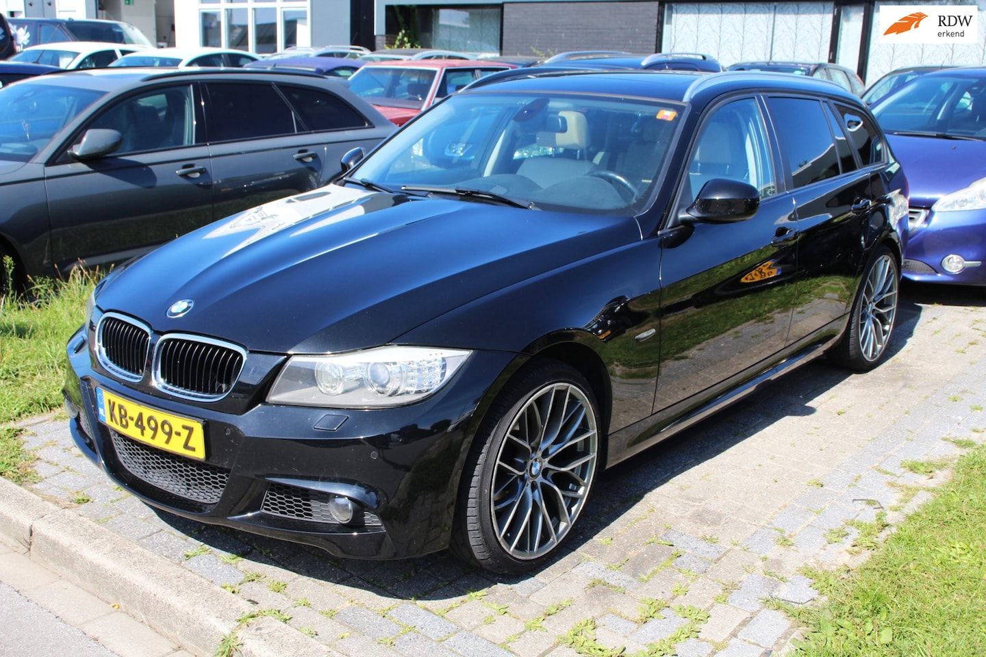 BMW 3-serie Touring - 320i High Executive Panorama NAV Leder Clima Cruise 17" LM Velgen NAP APK - AutoWereld.nl