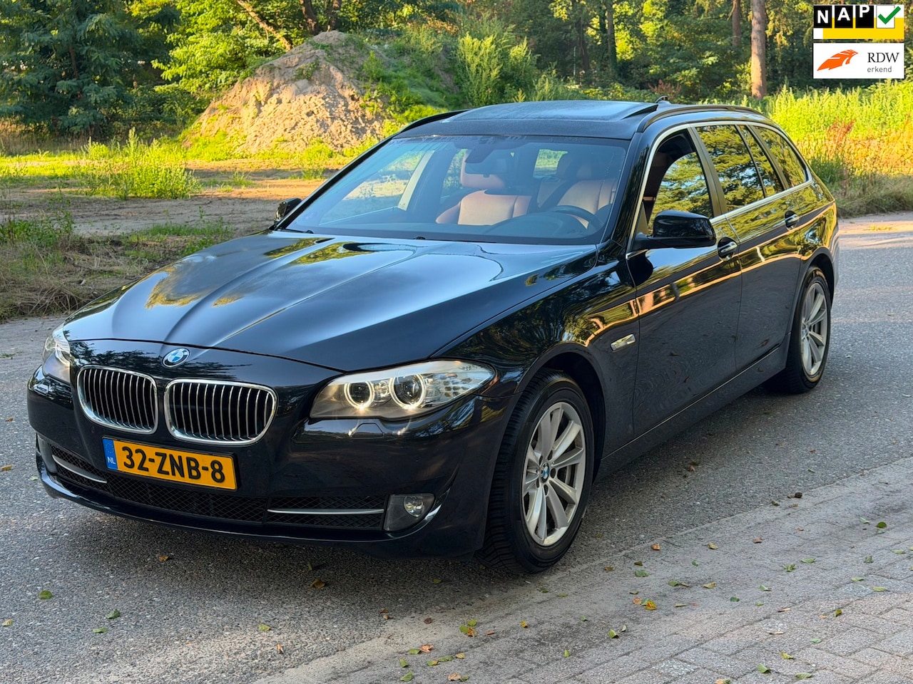 BMW 5-serie Touring - 528i High Executive Pano Congac 2013 Zwart - AutoWereld.nl
