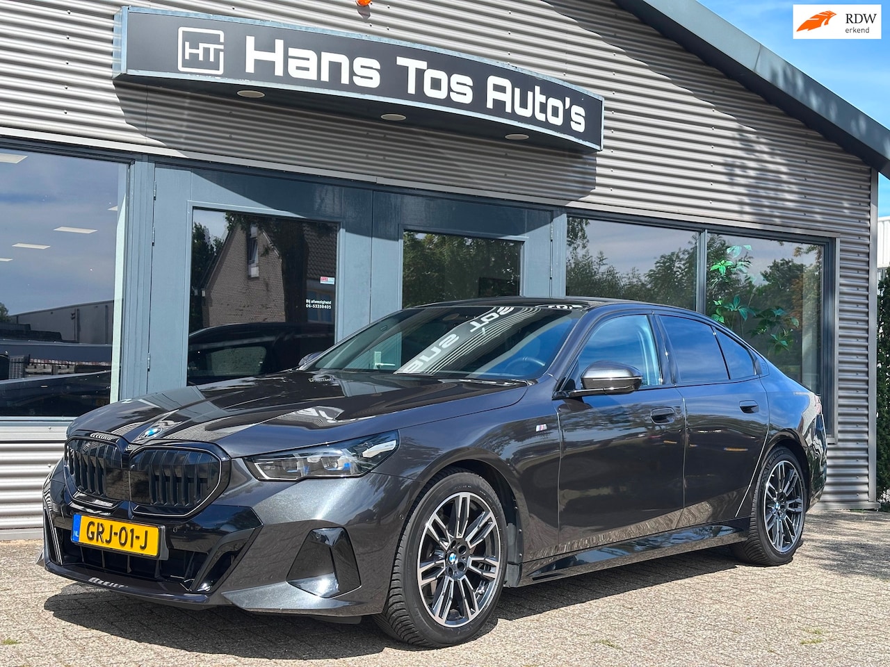 BMW 5-serie - 520i M-Sport /Panorama / Trekhaak / HUD /Adapt.cruise / 360 camera's / - AutoWereld.nl