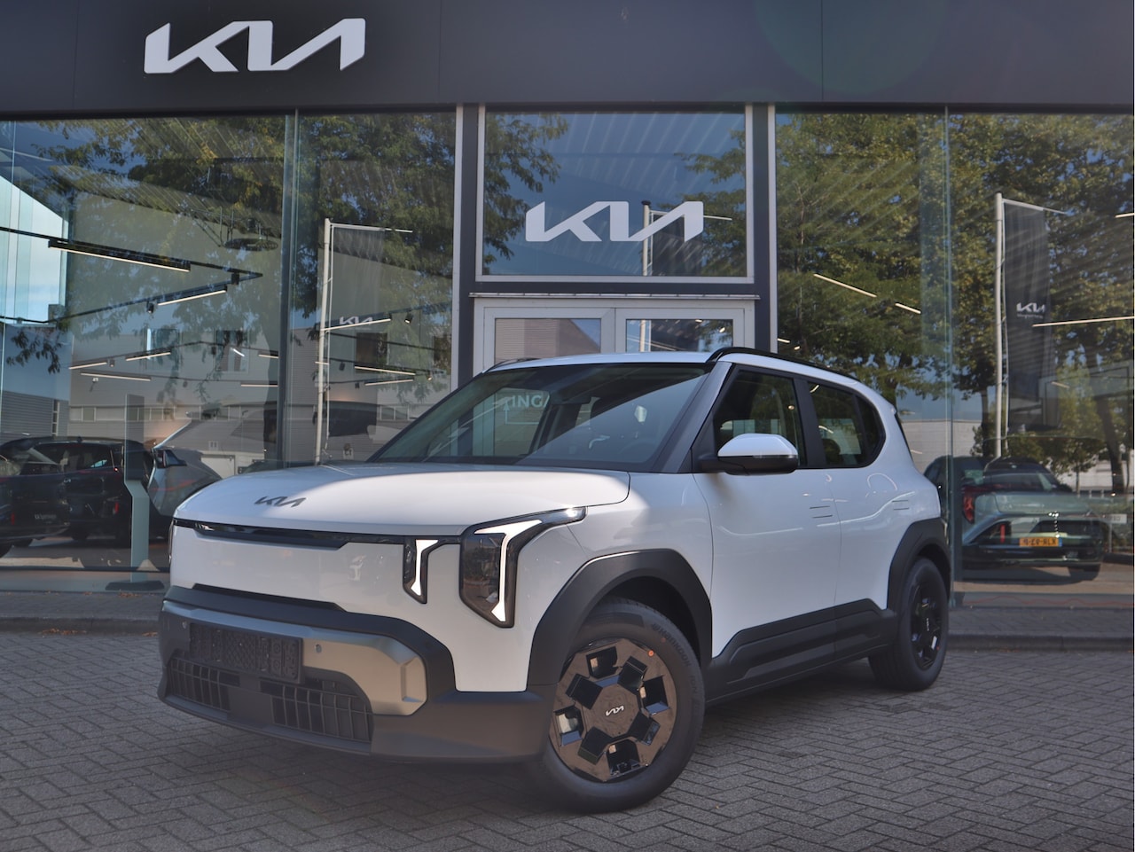 Kia EV2 - Air 61 kWh | DIRECT LEVERBAAR !! | ECC-Airco | Camera | Stoel/Stuur verwarming | Navigatie - AutoWereld.nl