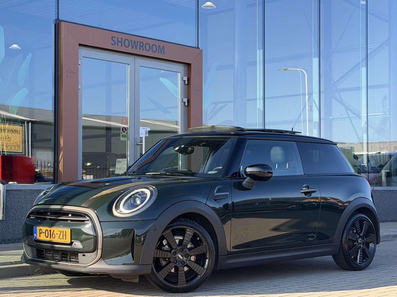 MINI 3-Deurs - 1.5 Cooper Resolute Edition | Pano | Harman / Kardon | Apple Carplay | Leder | Stoelverwar - AutoWereld.nl