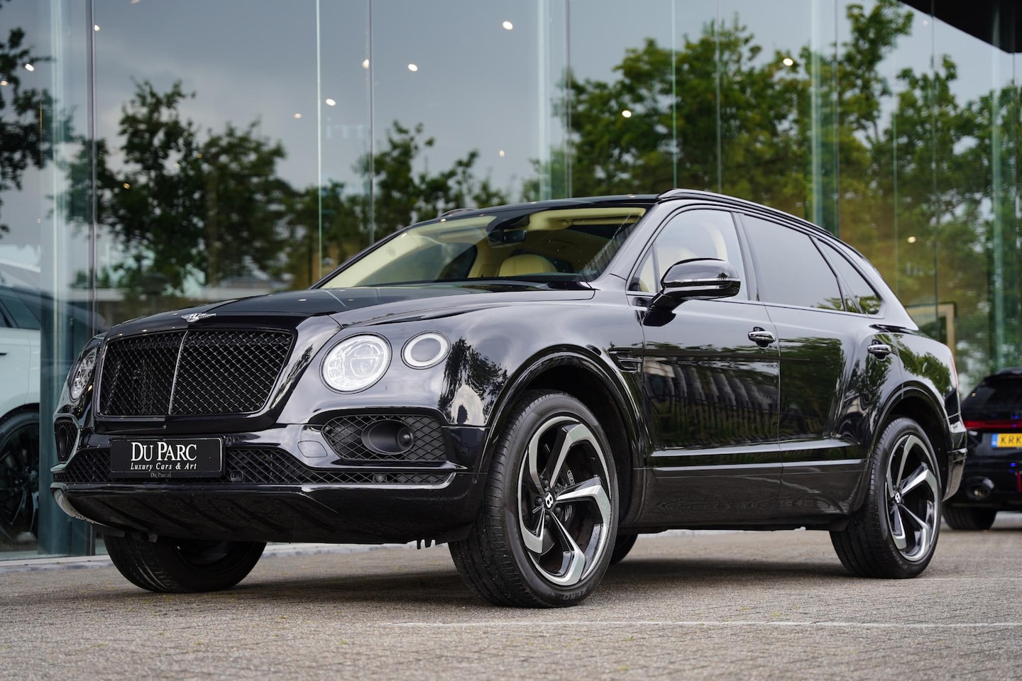 Bentley Bentayga - 4.0 V8 / Beige Leder / NAIM - AutoWereld.nl