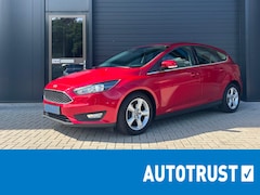 Ford Focus - 1.0 Titanium Edition CLIMA | LAGE KM-STAND | CARPLAY| STOEL + STUURVERWARMING | PARKASSIST
