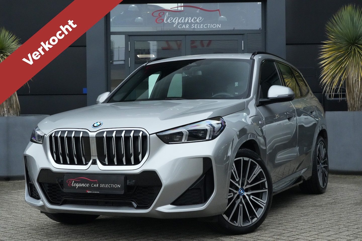 BMW X1 - xDrive25e M Sport | 245PK | Pano | HUD | 360° | 20" | Keyless | Premium Pack | Travel Pack - AutoWereld.nl