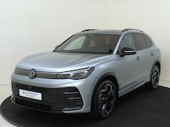 Volkswagen Tiguan - 1.5 eHybrid R-Line Edition | SoH 99% | Panoramadak | Trekhaak | Lederen bekleding met vent
