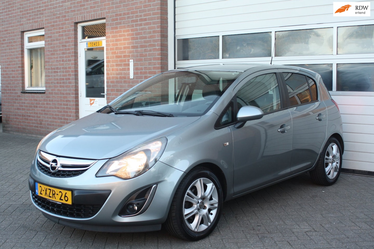 Opel Corsa - 1.4-16V Blitz Nederlandse Auto, 5 Deurs, Nap, Onderhoud Boekje, Clima, Navigatie, Licht Me - AutoWereld.nl