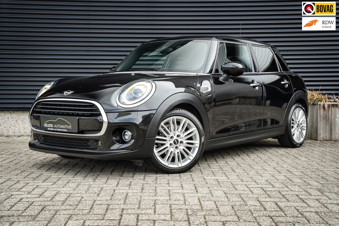 MINI 5-Deurs - 1.5 Cooper Chili | CarPlay | H.Leder | Clima | Stoelverw. | PDC | Metallic | 75dkm! | - AutoWereld.nl