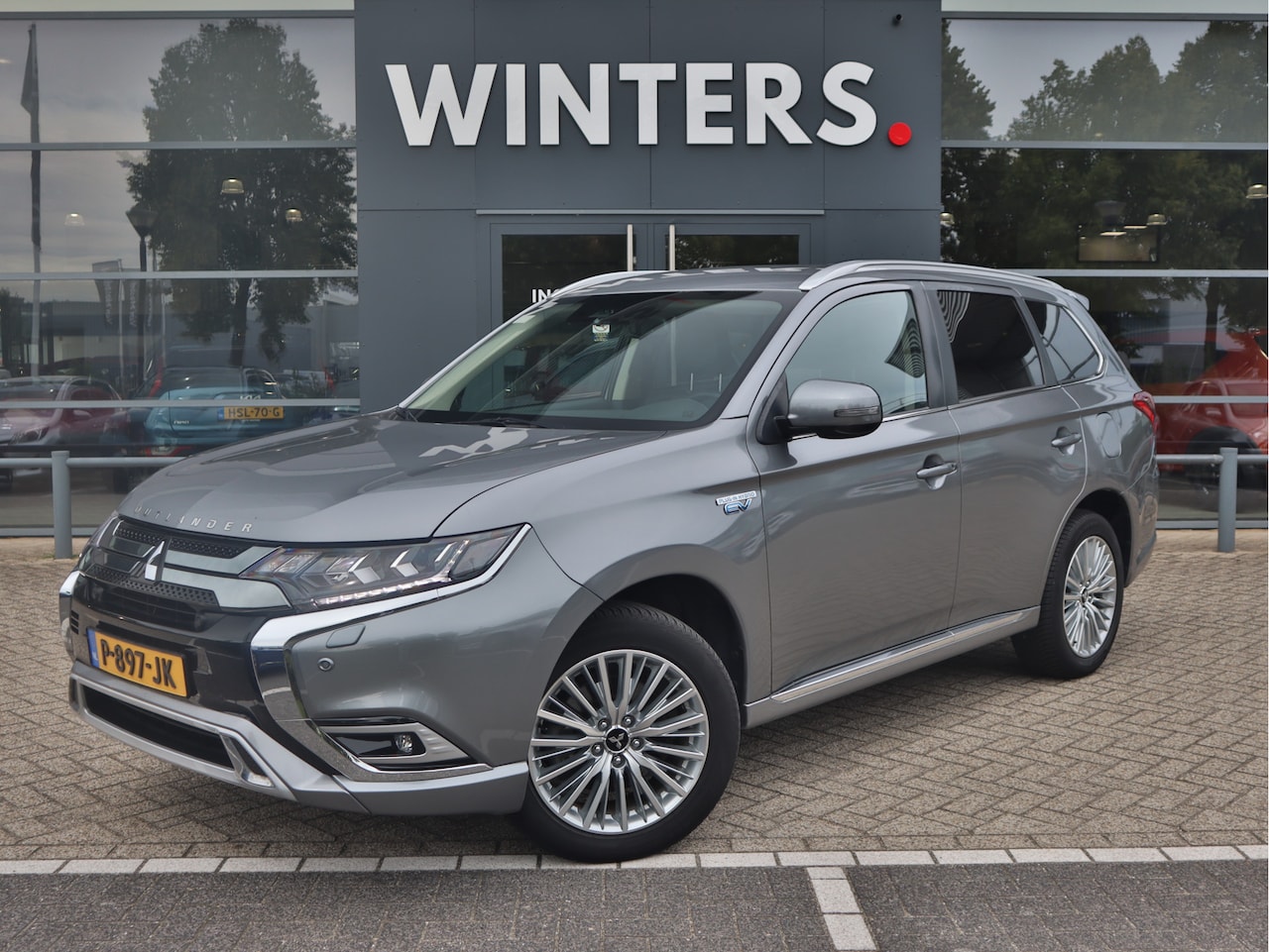 Mitsubishi Outlander - 2.4 PHEV Plug-In-Hybrid Intense+ | Camera | Bluetooth | Cruise Control | Keyless | Apple C - AutoWereld.nl