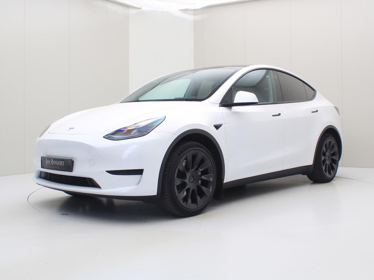 Tesla Model Y - Standard RWD Plus 93.2% SoH [ AMD RYZEN+AUTOPILOT+19 INCH+PREMIUM AUDIO ] - AutoWereld.nl