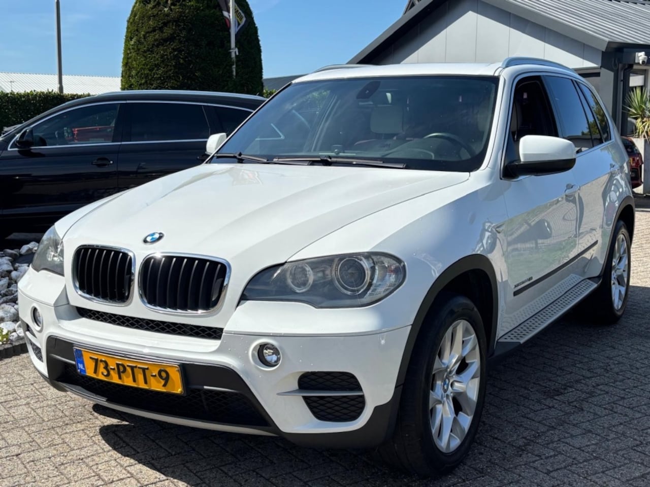 BMW X5 - 3.5I Benzine 6-Cilinder High Exe 2011 Wit Facelift Trekhaak - AutoWereld.nl