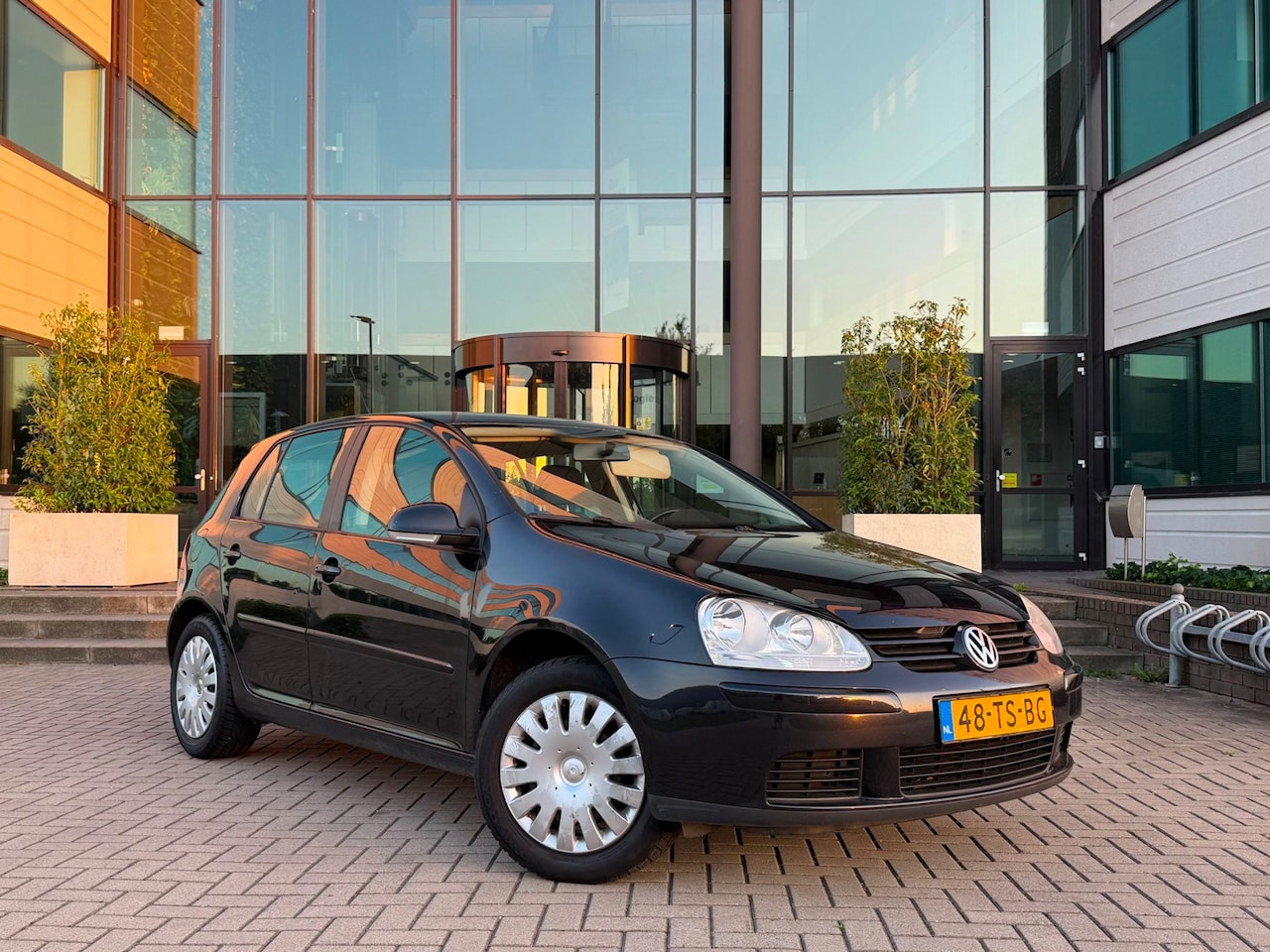 Volkswagen Golf - 1.6 FSI Optive 2 | Nieuwe APK | Airco - AutoWereld.nl
