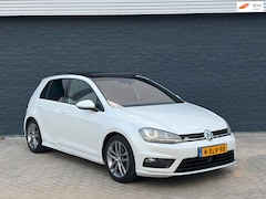Volkswagen Golf - 1.4 TSI R-line PANO/DSG/LED