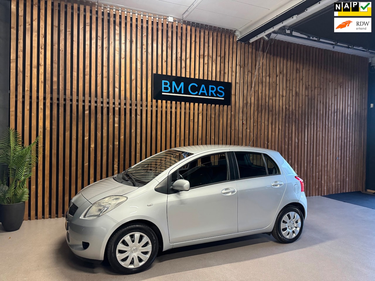 Toyota Yaris - 1.3 VVTi Sol Airco,Trekhaak - AutoWereld.nl