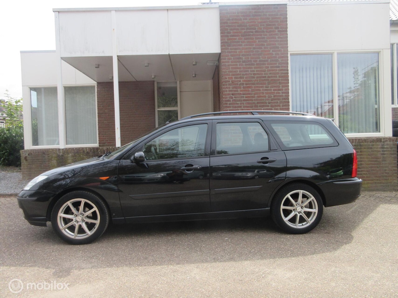Ford Focus Wagon - 1.6-16V Futura APK nieuw Airco Leder - AutoWereld.nl