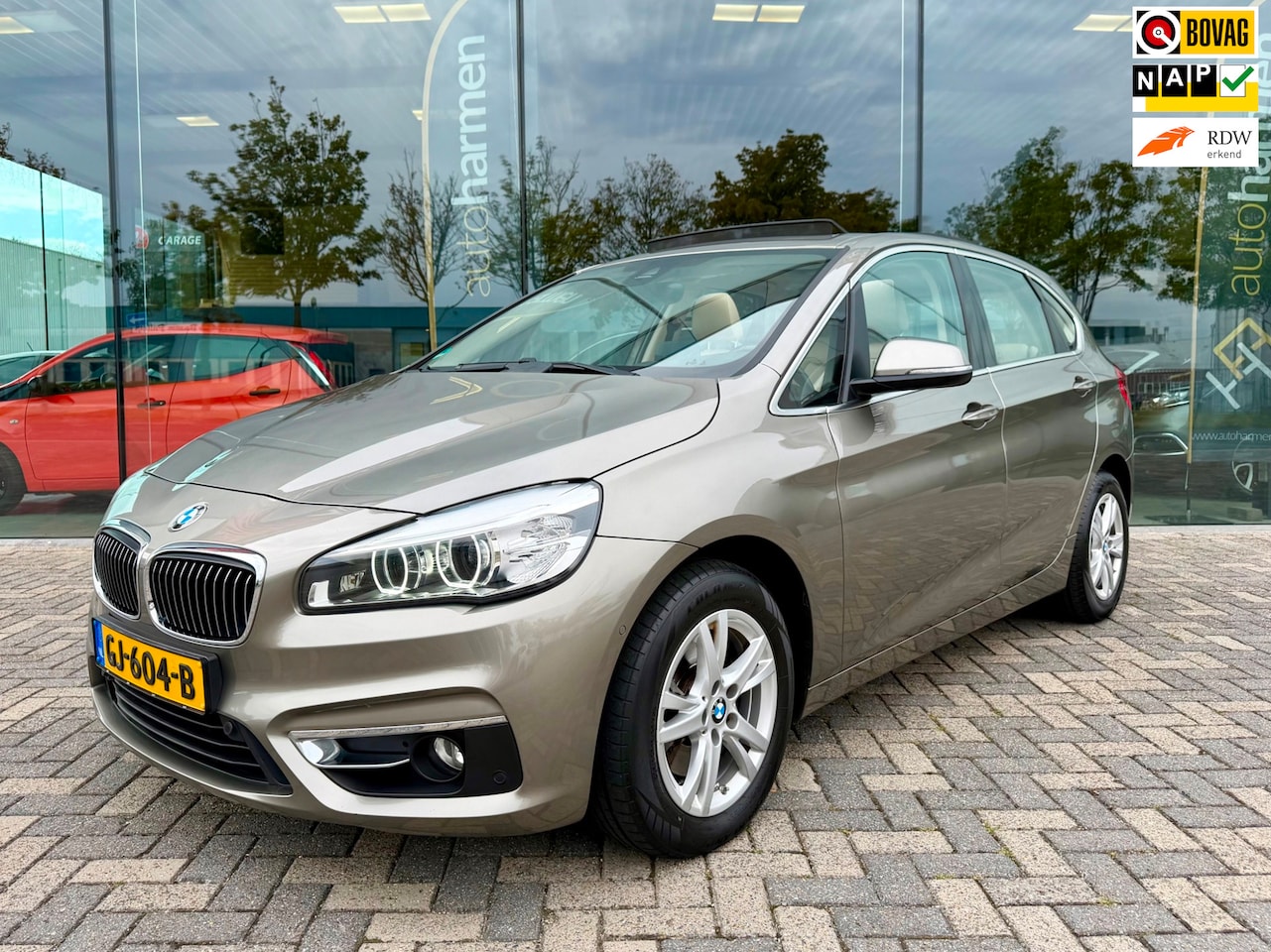 BMW 2-serie Active Tourer - 220i Luxury 220i 192pk Luxury, Panoramadak, LED, Leder, HUD, PDC, Navi - AutoWereld.nl