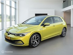 Volkswagen Golf - 1.5 eTSI Style Ad Cruise|Navi|Pano|Led