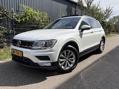 Volkswagen Tiguan - 1.4 TSI Comfortline / NAVI / PANORAMADAK / TREKHAAK / 155dkm NAP