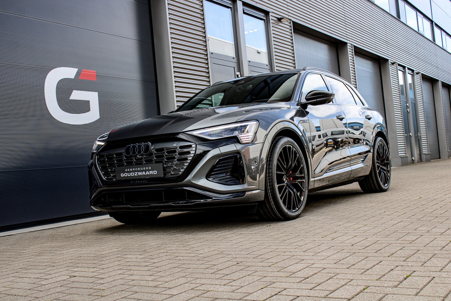 Audi Q8 e-tron - 55 quattro S Edition 115 kWh | Luchtvering | Pano | B&O | HUD | Trekhaak | Memory | Top Vi - AutoWereld.nl