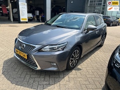 Lexus CT 200h - Business Launch Edition, Navi, Dealer auto, Alcantara, Camera etc