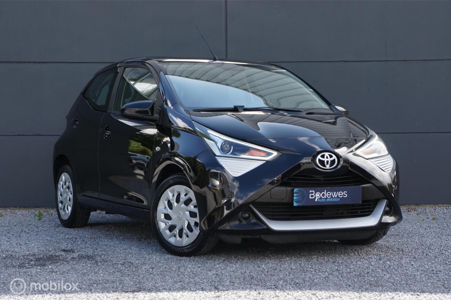 Toyota Aygo - 1.0 VVT-i X-Play Airco Apple/Android Lage Km's! - AutoWereld.nl