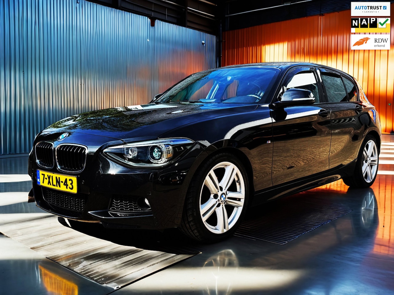 BMW 1-serie - 116i Executive M-Pakket_Leder_Camera_Zeer nette auto - AutoWereld.nl
